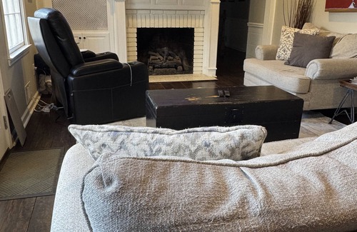 Athens House | Huge Home on a Quiet 5 Points Street Perfect for UGA Games, Grad or Weddings!