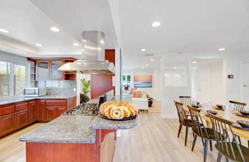 Del Obispo House | Huge home with Pickleball court and Pool!