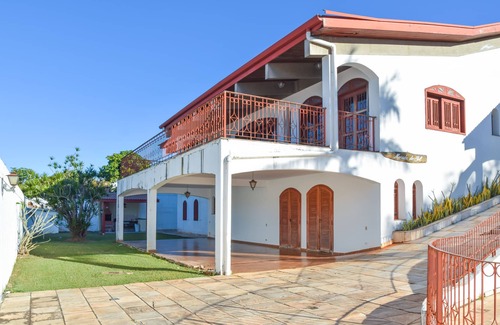 Aguas de Lindoia Cottage | Huge House for Entire Family in Águas de Lindóia