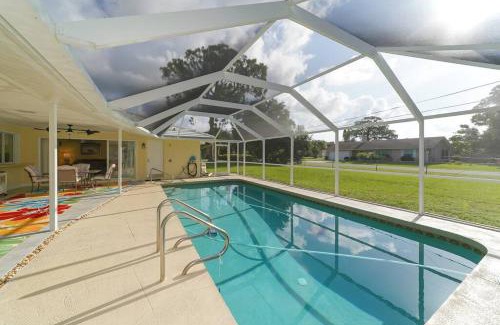 Laurel House | Huge Pool, Close to Beaches, Restaurants & Shops