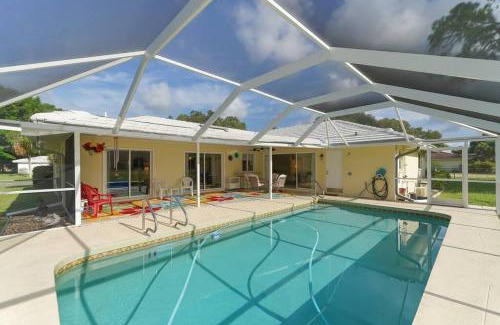 Laurel House | Huge Pool, Close to Beaches, Restaurants & Shops