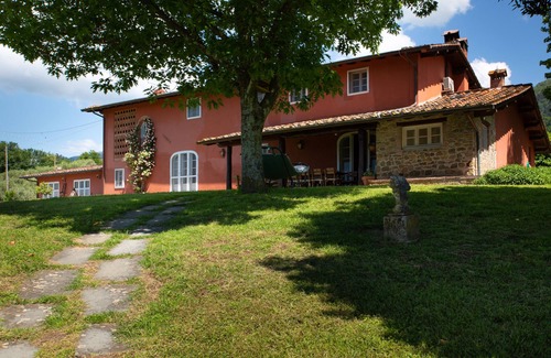 Capannori House | Huge Private Garden, AC in Bedrooms, Swimming Pool, Hot Tub and Wonderful Views