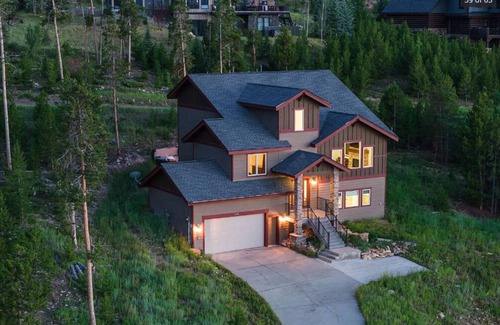 Granby House | Huge Ski in/Out, 5 King Suites, Hot tub, Large Groups!