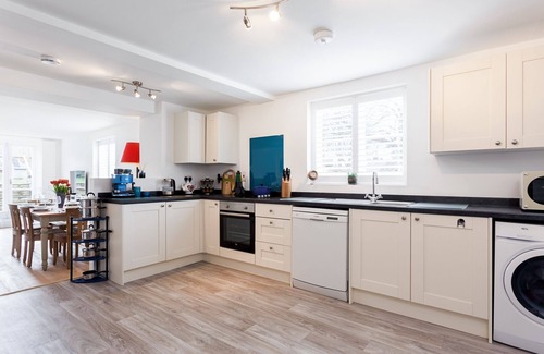 Corfe Castle Village Cottage | Hugely popular cottage within walking distance of castle