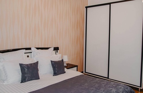 Sinaia Apartment | HugoMountain apartament is waiting for you to discover the beauty of the nature.