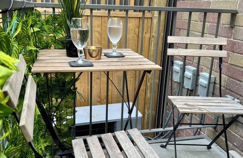 Mimico House | HumberBay Serenity: Luxe 3BR Lakefront House Retreat, close to the lake