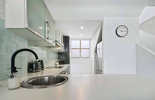 Airlie Beach House | Humble Abode - Private Townhouse + 5 minute walk to Main Street
