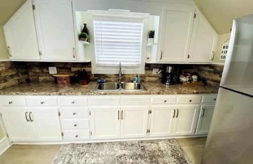 Marquette House | Humbly Mqt - Upper Level - 2 BR Relaxation