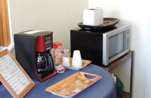 Chalk Hotel | Hunters Lodge Motel