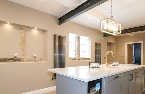 Milford House | HUNTERS LODGE, pet friendly, luxury holiday cottage in Belper