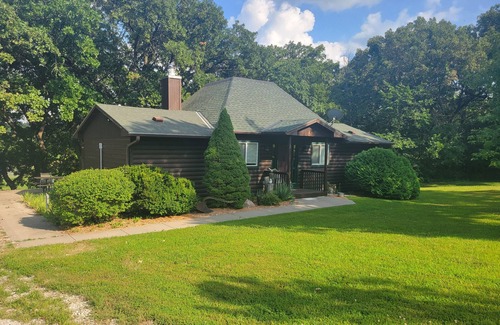 Holmesville Cabin | Hunters Paradise, cozy 2-bedroom cabin in quaint Crab Orchard.