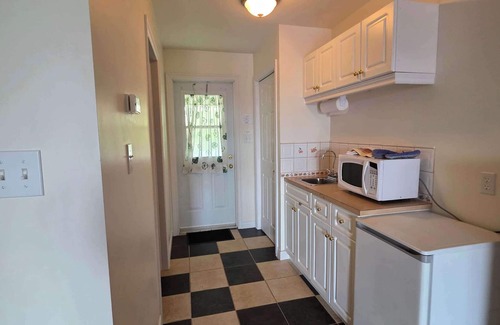 Hunts Point Apartment | Hunts Point Rustic Coastal Retreat with King Bed