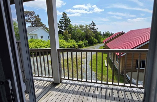 Hunts Point Apartment | Hunts Point Rustic Coastal Retreat with King Bed