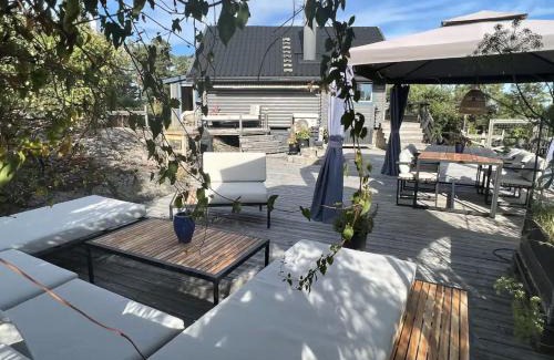 Vaxholm House | Hus i skärgården med bastu och sjöutsikt