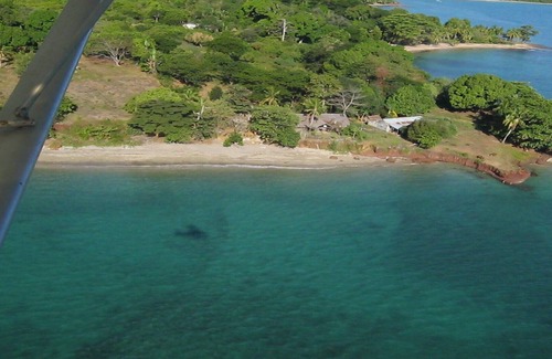 Nosy Tanihely Cabin | HUT GITE BE CASE PIED DANS L'EAU PRESQU'ILE AMBATO FACE NOSY BE ET NOSY KOMBA