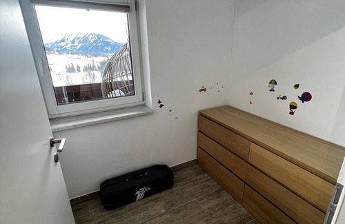 Ramsau am Dachstein Cabin | Hut with a view of the Dachstein and direct access to the ski and cross-country slopes.