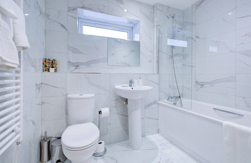 Lavender Fields Apartment | Hybrid Resi - Mitcham | 3 Bed Apartment