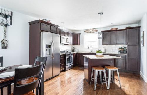 Traverse City House | “Hygge” 3BDR townhouse, Close to beach, park & wineries!