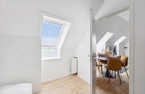 Aalborg Apartment | Hyggelig klassisk Aalborg-lejlighed