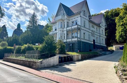 Oberdorla Apartment | HyggeLiving - NEU - LUXUS - Villa - Bergblick - 3 Balkone - Parken - 100qm