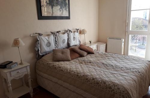 Poissy Apartment | HYPER CENTRE VILLE Poissy - PARKING privé - GARE à 700 m - PARIS 20 min