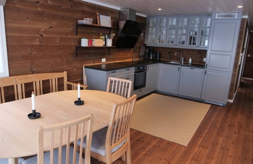 B Cabin | Hytte Midt i Smørøyet på Lifjell med Sauna og 4 Soverom