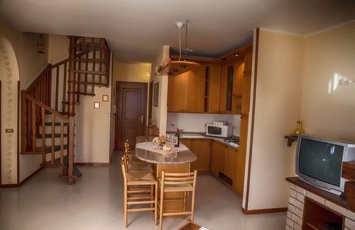 Oldesio Apartment | I Fiori - Theater Home, in the historic center with marvellous lake view