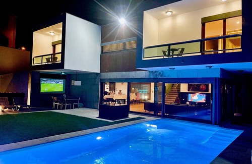 Mafra Villa | I L❤️VE U! Villa. Sea view! SPA! Heated Pool! Cinema! Private Chef!