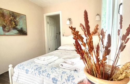 Bozcaada Bed & Breakfast | İrmak Bag Evi