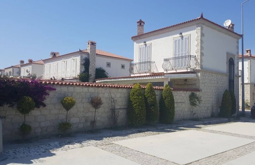 Sifne Mahallesi Villa | İzmir Çeşme'de özel havuzlu lüks tatik villası