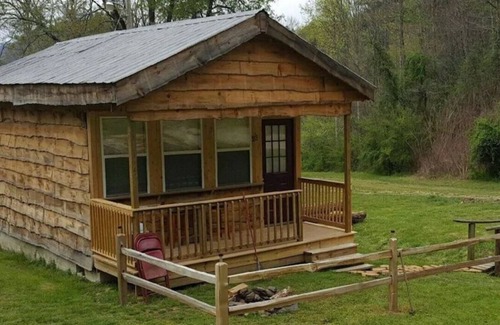 Bryson City Cottage | Ian’s Getaway, Hiking, Bryson City Hottub , whitewater rafting, Casino,GSMRR!