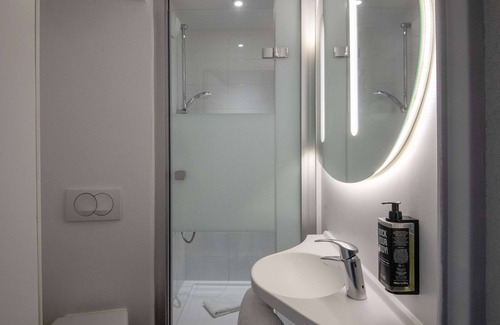 L'Arenas Hotel | ibis budget Nice Aeroport Promenade des Anglais