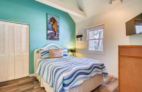 Old Town House | Ibis by AvantStay Close to Duval Street w Shared Pool Month Long Stays Only