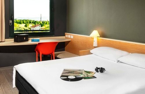 Campi Bisenzio Hotel | ibis Firenze Prato Est