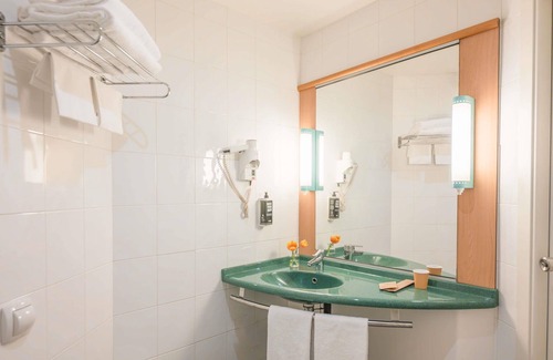 Campi Bisenzio Hotel | ibis Firenze Prato Est