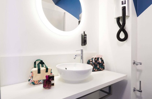 Old Town Hotel | ibis Styles Toulon Centre Port