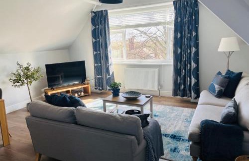 Wakefield Apartment | Ideal Contractor Business & Family Friendly 2-Bed Apartment Quiet & Spotless with Fast WiFi Large Screen Smart TV