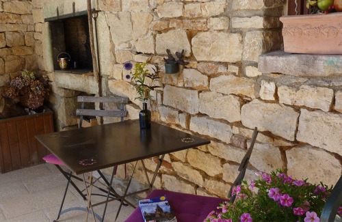 Fragnes Cottage | Ideal getaway for two, charm, relaxation, culture and wine tourism.