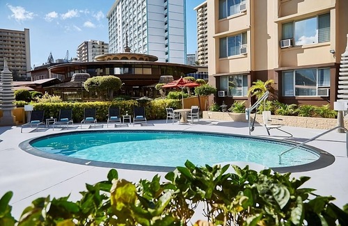 Ala Moana House | Ideal Location! 4 Convenient Units, Onsite Pool, Pet-Friendly Property