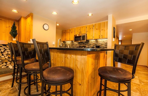 Lakeside Village Condo | Ideal Location in Keystone: 10 mins Walk to Lifts, Steps to Shops and Lake!