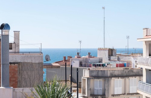 Sant Pol De Mar Apartment | Ideal long stay: central, parking and pool