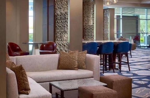 Uptown Hotel | Ideal Mix of Comfort and Value! w/Pool, Near Rienzi Mansion and Gardens!