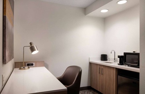 Renton Resort | Ideal Mix of Nature and City! 2 Convenient Units, Indoor Pool!
