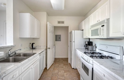 South San Jose Apartment | Ideal San Jose 1BR w/Pool, Gym & W/D, near Highways, by Blueground
