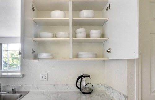 South San Jose Apartment | Ideal San Jose 1BR w/Pool, Gym & W/D, near Highways, by Blueground