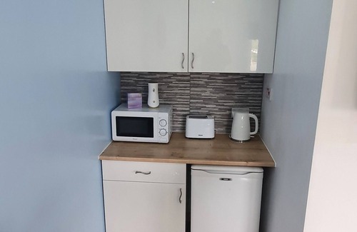 Nairn Apartment | Ideal studio base for groups or families exploring or golfing within the area