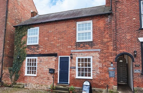 Kegworth Apartment | Ideal Work Base for EMA: Stylish Space, Gym Access