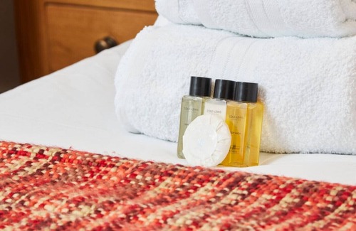 Kegworth Apartment | Ideal Work Base for EMA: Stylish Space, Gym Access