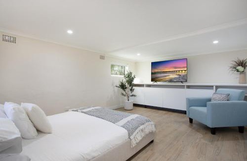 Dee Why House | Idyllic 4-Bed Home With Alfresco Area Near Beach