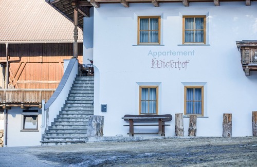 Valles Apartment | Idyllic Apartment "Wieserhof Benjamin" with Balcony, Mountain View & Wi-Fi